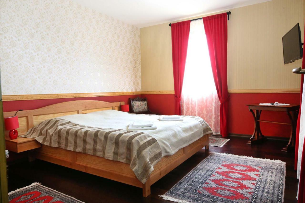 Sasfeszek Vendeghaz Hotel Zirc Exterior foto
