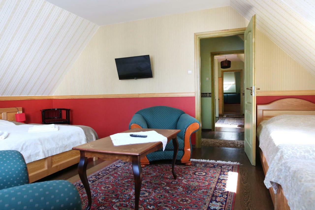 Sasfeszek Vendeghaz Hotel Zirc Exterior foto
