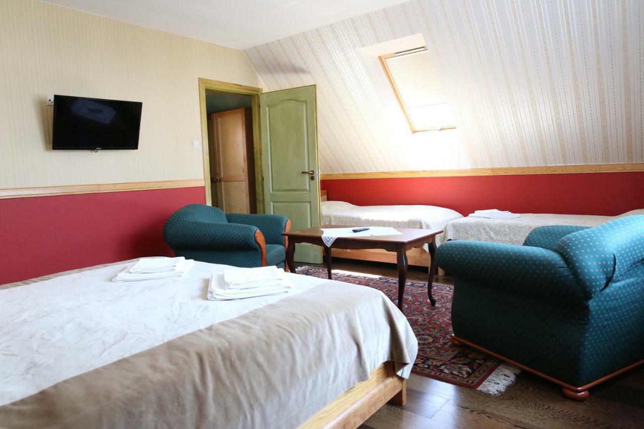 Sasfeszek Vendeghaz Hotel Zirc Exterior foto