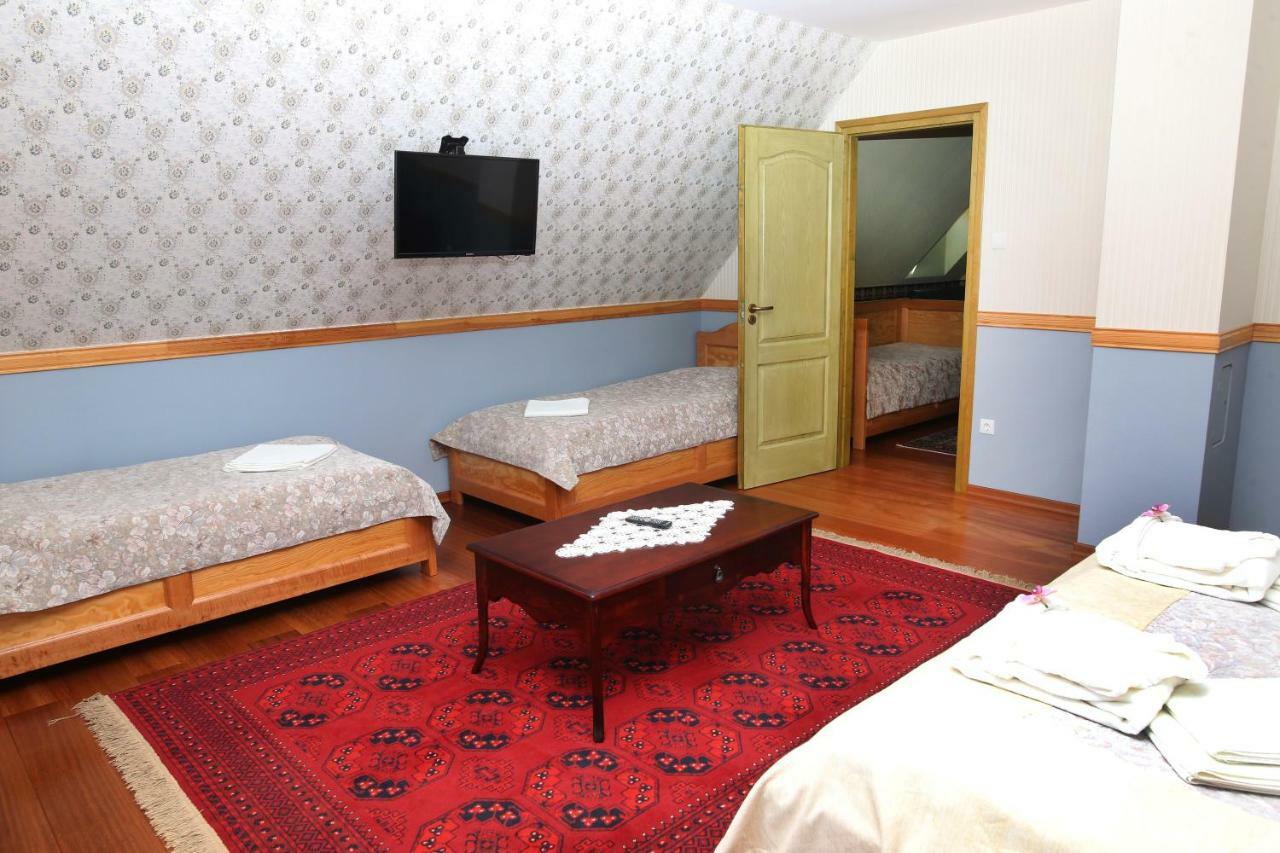 Sasfeszek Vendeghaz Hotel Zirc Exterior foto